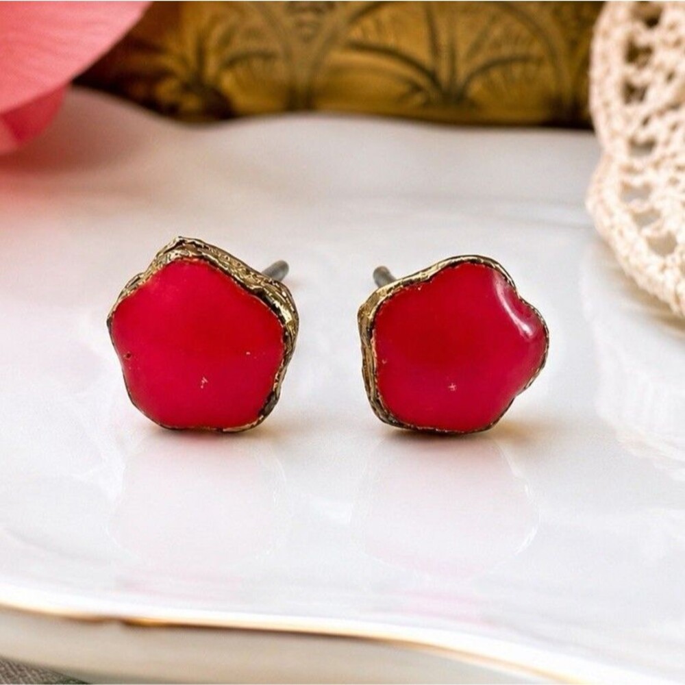 Vintage 1960s Coral Pink Resin Cabochon Stud Earrings Gold Tone Retro Petite